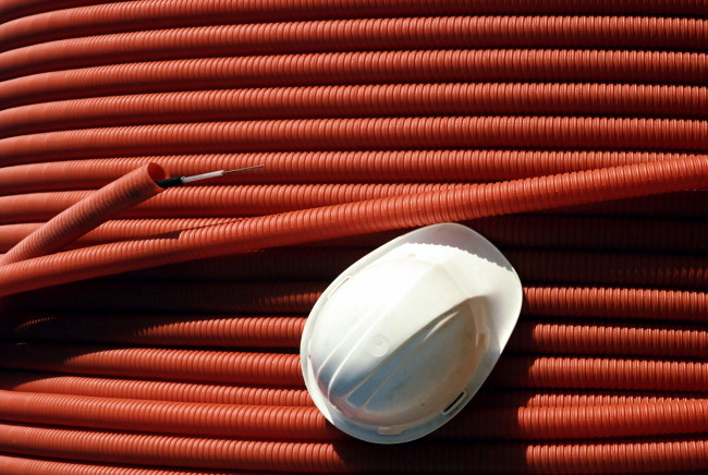 Обои картинки фото разное, строительные, инструменты, запчасти, механизмы, каска, кабель, провод