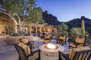 Картинка интерьер бассейны +открытые+площадки огонь кресла дерево