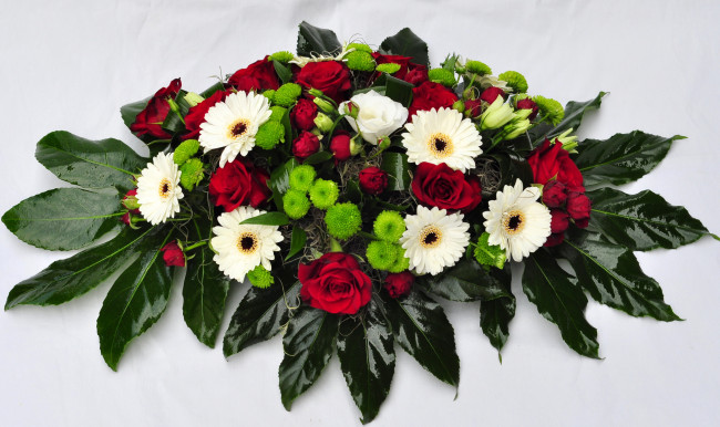 Обои картинки фото цветы, букеты,  композиции, герберы, розы, эустома