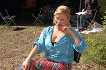 Картинка музыка анна+семенович анна семенович декольте блондинка стул рубашка