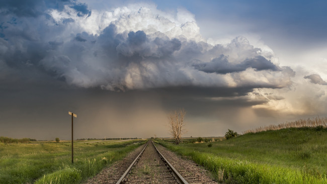 Обои картинки фото разное, транспортные средства и магистрали, рельсы, поле, тучи