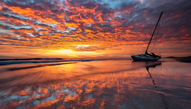 Обои картинки фото корабли, Яхты, закат, яхта, море, облака