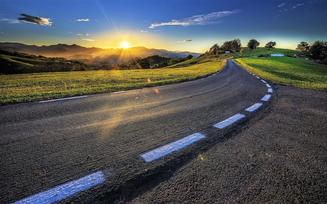 Обои картинки фото природа, дороги, небо, солнце, горы, дорога