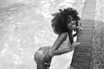 Картинка nereyda+bird девушки nereyda bird мулатка чернокожая темнокожая чёрно-белая девушка модель брюнетка красотка поза флирт стройная сексуальная фигура