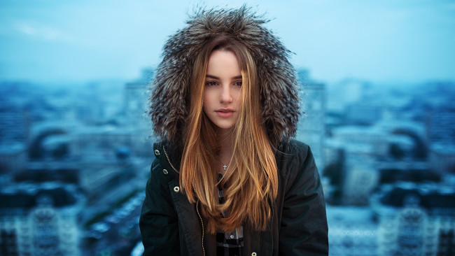 Обои картинки фото девушки, марьяна ро, аляска, лицо, портрет, женщины, модель, марьяна, ро, куртка, омбре, капюшоны, иван, горохов, серый, жакет, клетчатая, рубашка, карие, глаза, длинные, волосы, прямые, на, улице, колье, городской