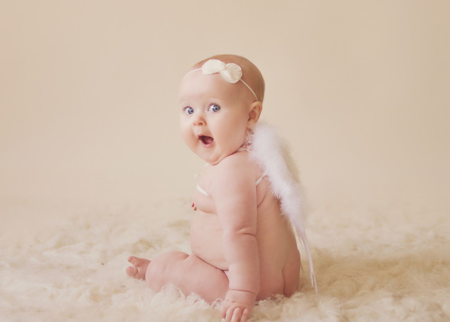 Обои картинки фото разное, дети, младенец, крылья, мех