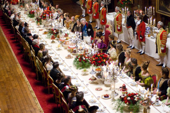 Картинка кино+фильмы the+young+victoria пир люди столы еда слуги свечи