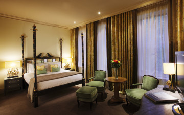 Картинка интерьер спальня кровать столик кресла