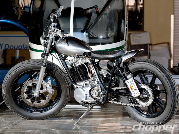 Обои картинки фото мотоциклы, customs, cover