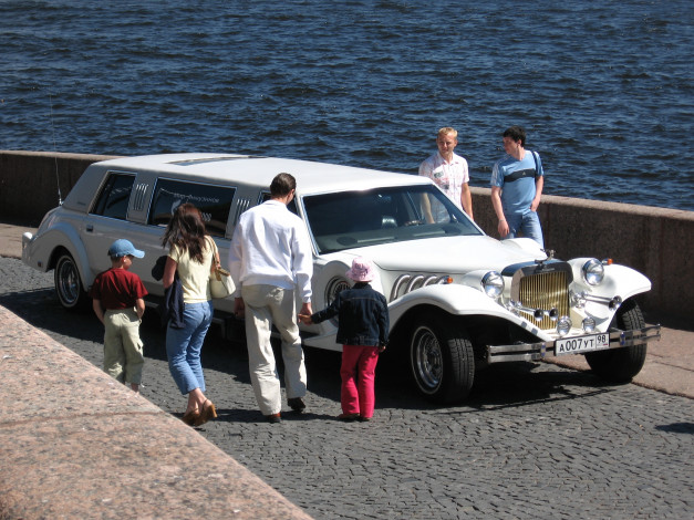 Обои картинки фото лимузин, автомобили, выставки, уличные, фото