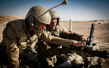 Картинка оружие армия спецназ каска