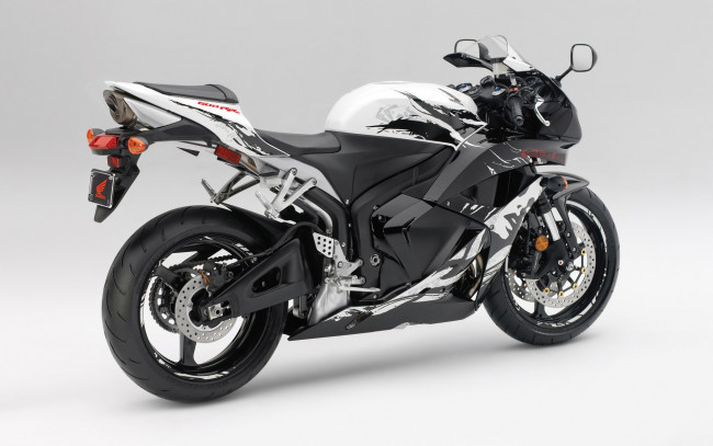 Обои картинки фото мотоциклы, honda, темный, 2011г, cbr600rr