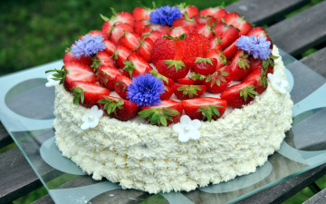 Картинка еда торты васильки клубника