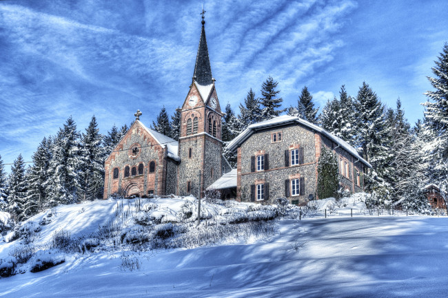 Обои картинки фото города, - православные церкви,  монастыри, горы, франция, зима, деревья, склон, церковь, дом, снег