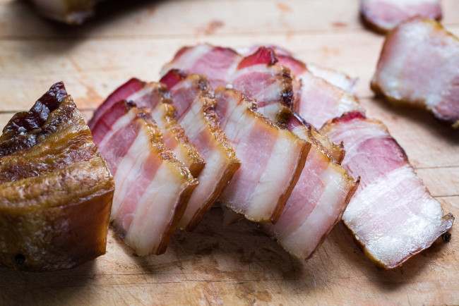 Обои картинки фото еда, мясные блюда, сало, копченое, ломтики