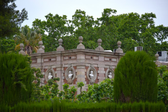 Картинка города барселона+ испания деревья скульптура