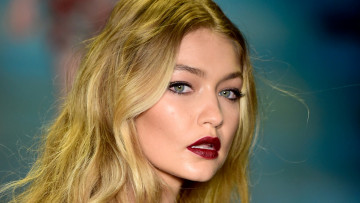Картинка девушки gigi+hadid взгляд