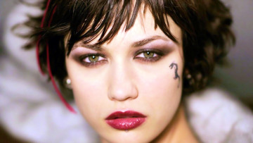 Картинка девушки olga+kurylenko шатенка лицо тату