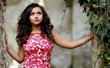 Картинка девушки -+брюнетки +шатенки плющ брюнетка платье локоны