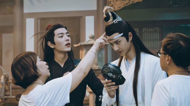 Обои картинки фото разное, знаменитости, актеры, гримеры, вентилятор