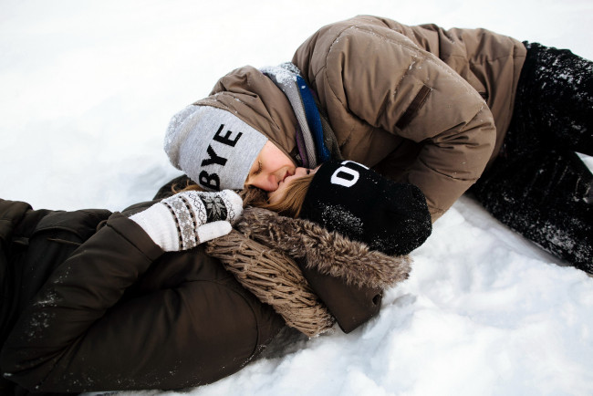 Обои картинки фото разное, мужчина женщина, зима, снег, влюбленные, поцелуй