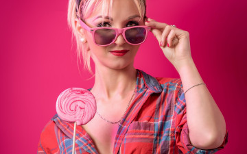 Картинка девушки -+лица +портреты блондинка очки леденец