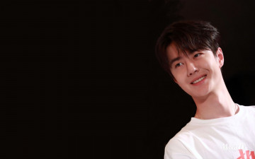 Картинка мужчины wang+yi+bo актер лицо футболка