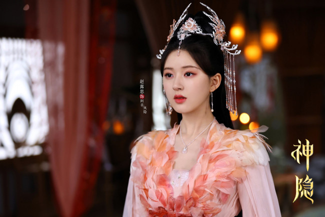 Обои картинки фото кино фильмы, the last immortal, женщина, украшения