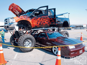 Картинка автомобили выставки уличные фото