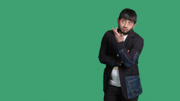 Картинка мужчины михаил галустян комик