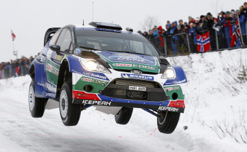 Картинка спорт авторалли форд wrc rally fiesta ford зима снег полет в воздухе ралли фанаты фары капот