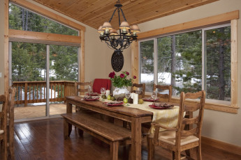 Картинка интерьер столовая стол стулья