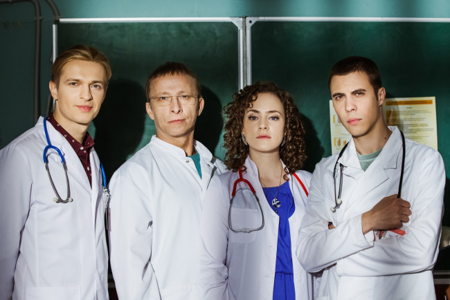 Обои картинки фото кино фильмы, интерны, быков