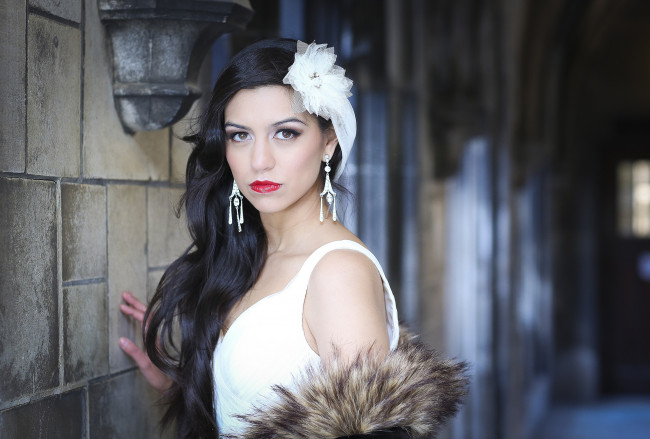 Обои картинки фото девушки, -unsort , брюнетки,  шатенки, лицо, серьги, бант, прическа, взгляд