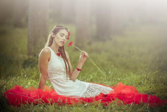 Картинка девушки -unsort+ брюнетки темноволосые цветы герберы ткань лес трава поляна