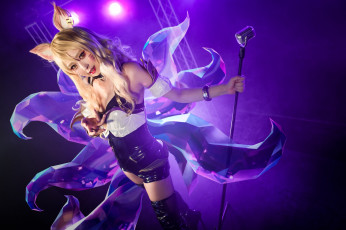 Картинка девушки -+креатив +косплей костюм микрофон хвосты