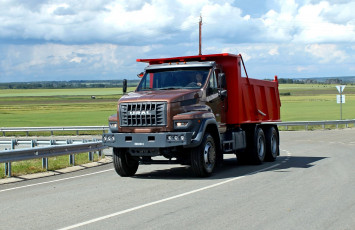 Картинка автомобили урал cамосвал next 6x4 трасса грузовой транспорт