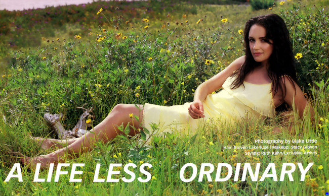 Обои картинки фото девушки, rachael leigh cook, брюнетка, платье, луг