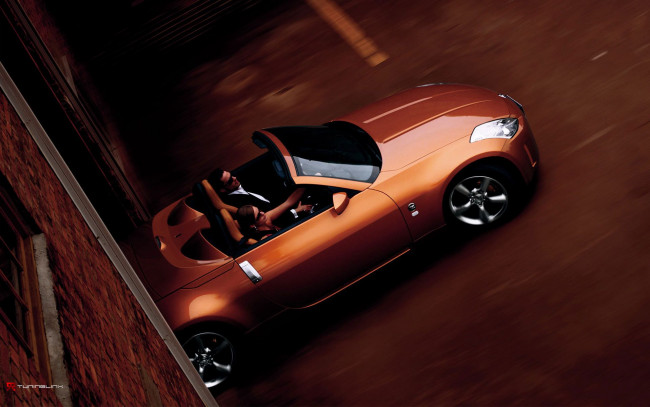 Обои картинки фото nissan fairlady z, автомобили, nissan, datsun, ниссан, кабриолет, оранжевый, люди, дом