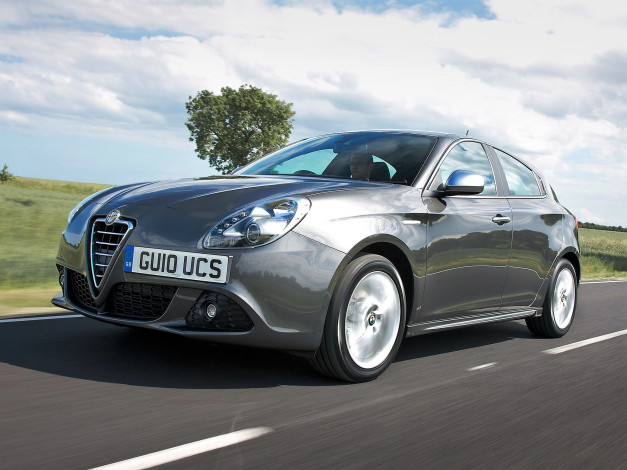 Обои картинки фото автомобили, alfa romeo, серый, скорость, дорога