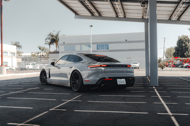 Обои картинки фото porsche taycan white, автомобили, porsche, taycan, sportcar, white, parking