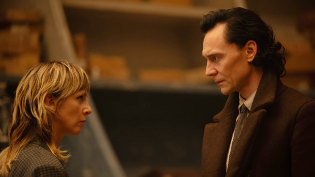 Обои картинки фото loki , сериал 2021 – 2023, кино фильмы, сериал, лoки, фантастика, фэнтези, боевик, ceриал, том, хиддлстон, кадры, sophia, di, martino, tom, hiddleston