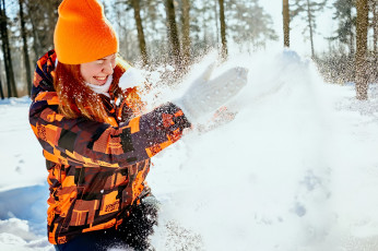 Картинка девушки юлия+огородникова шапка куртка снег веселье