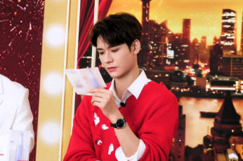 обоя мужчины, gong jun | simon gong, актер, свитер, часы, листок