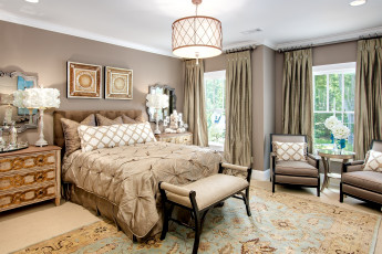 Картинка интерьер спальня шторы кровать кресла люстры