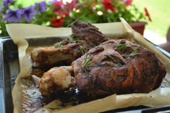 Картинка еда мясные+блюда запеченное мясо зелень