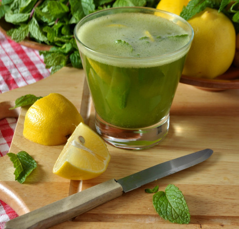 Обои картинки фото еда, напитки,  коктейль, лимон, коктейль, мята