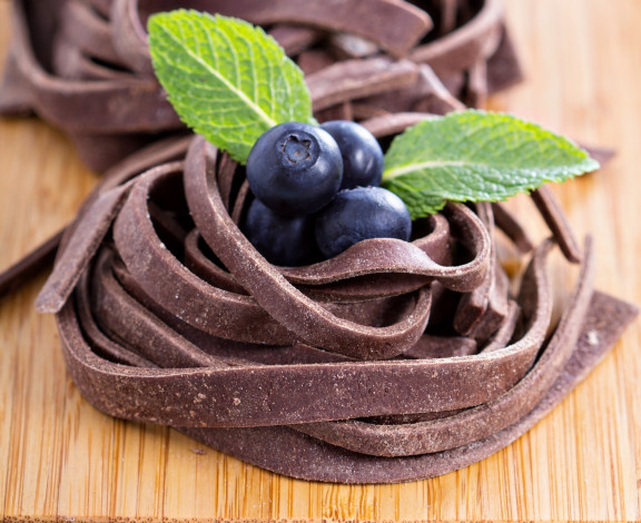 Обои картинки фото еда, разное, ягоды, мята, шоколадная, паста