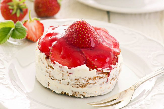 Обои картинки фото еда, пирожные,  кексы,  печенье, шоколад, пирожное, клубника