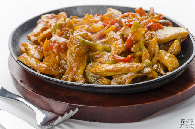 Обои картинки фото еда, вторые блюда, овощи, тушеная, курица, соус